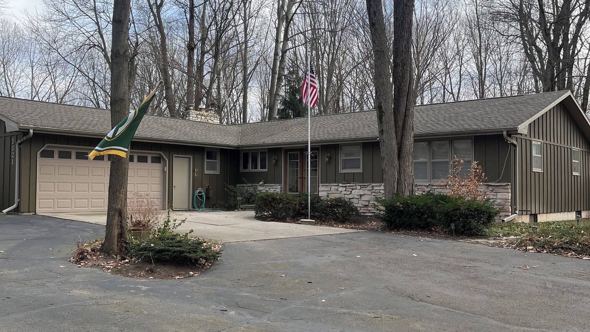 Little Suamico House | Spacious 4 Bedroom. Available for the week of the NFL Draft 2025