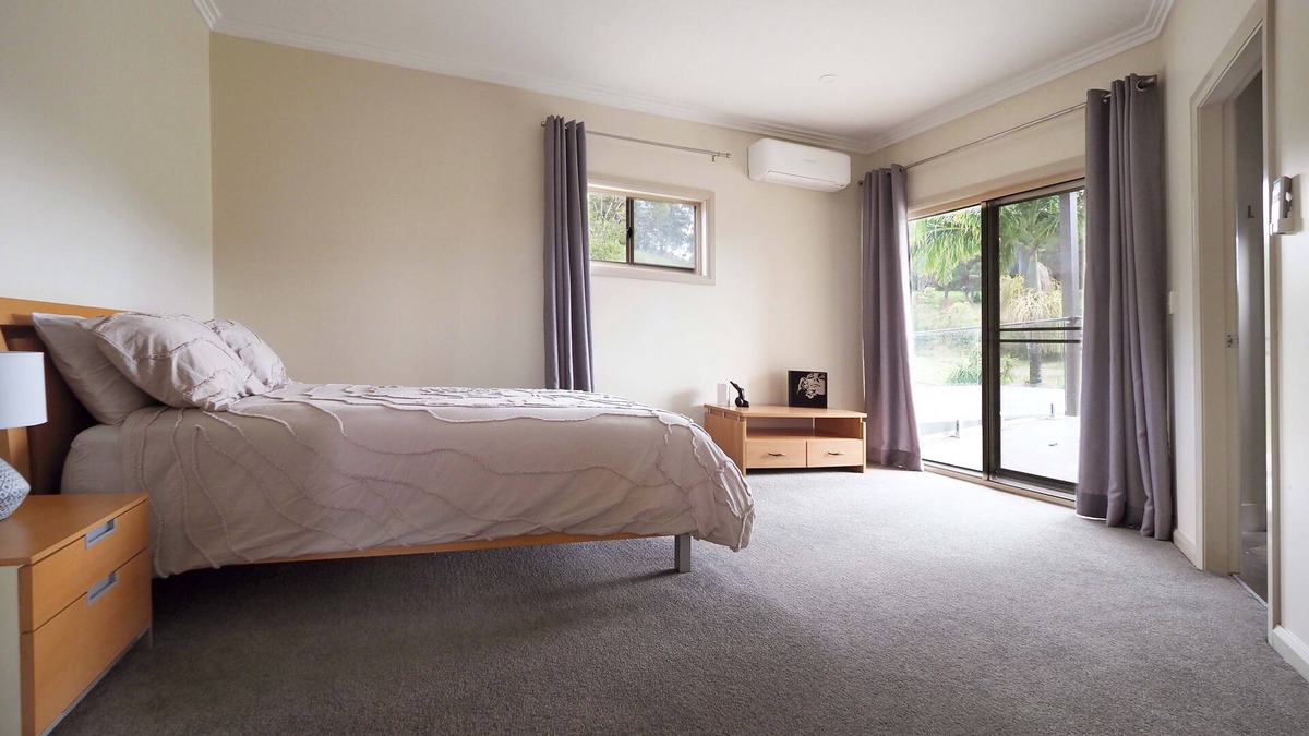 Coomba Park House | Spacious 4 bedroom family home with pool