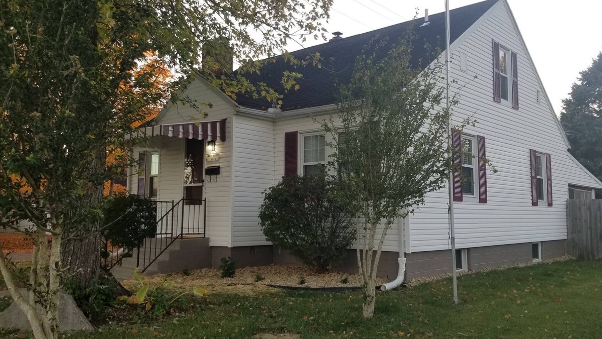 Wilmington House | Spacious 4-bedroom 2 Bath in central Wilmington.nwith Hot Tub.