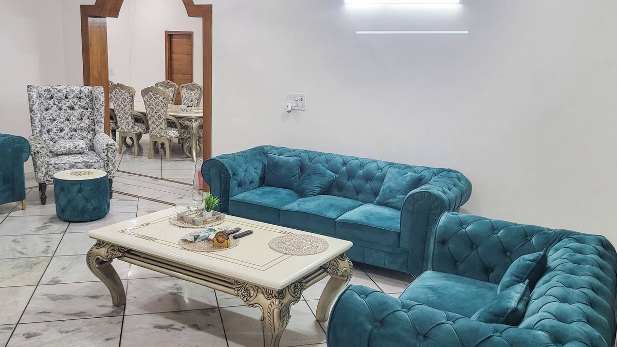 Janakpuri Apartment | Spacious 4-bedroom apartment with WiFi, AC in fantastic New Delhi