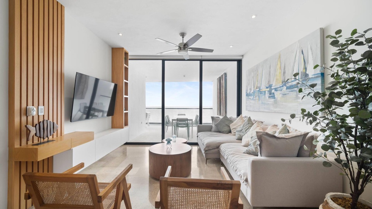 Miramar Condo | Spacious 4-bedroom beach condo with a gorgeous ocean view [wifi + fitness area]