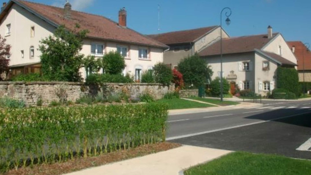 Repaix Cottage | Spacious 4-Bedroom Cottage with Garden near Vosges and Center Parcs
