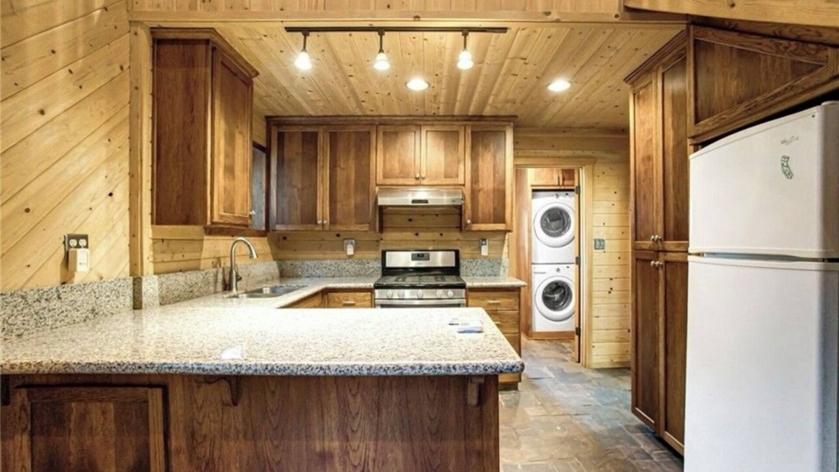 Chico House | Spacious 4-bedroom eco-private home in Chico