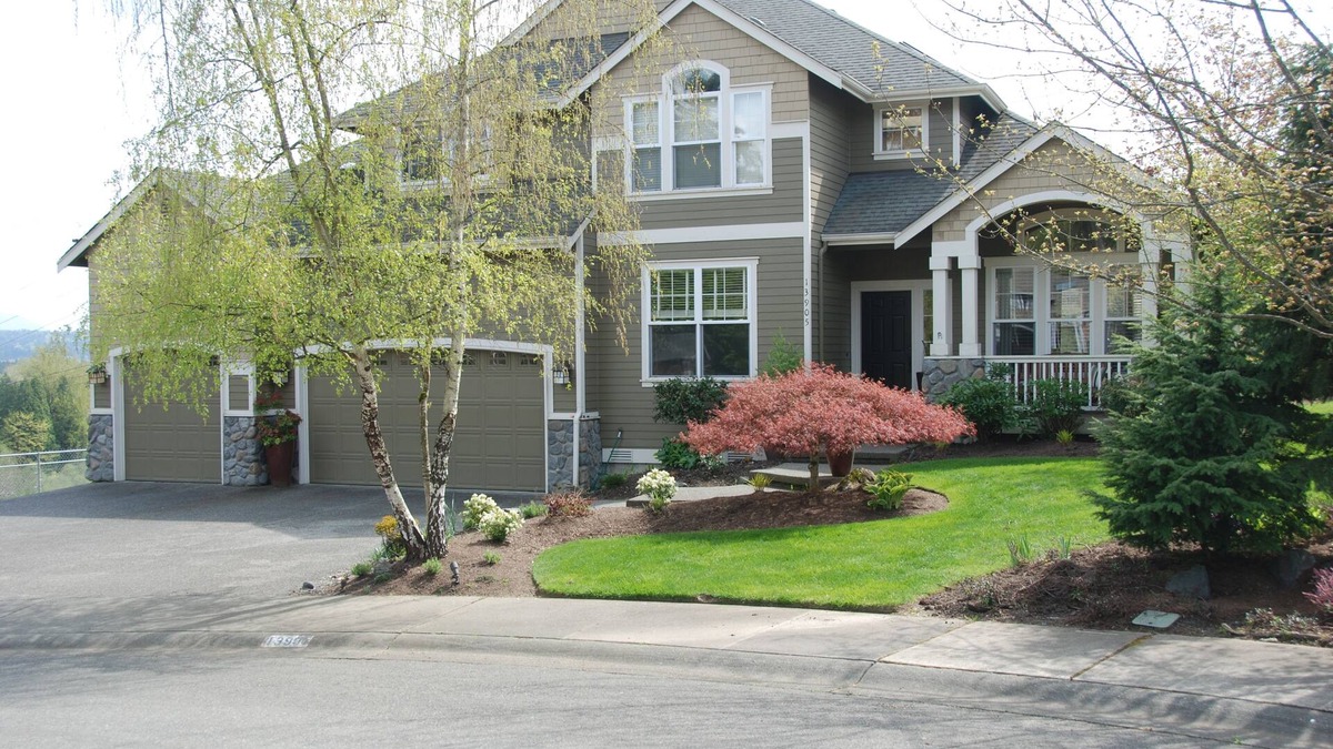 Redmond House | Spacious 4-bedroom Family friendly house, in the heart of the Eastside.