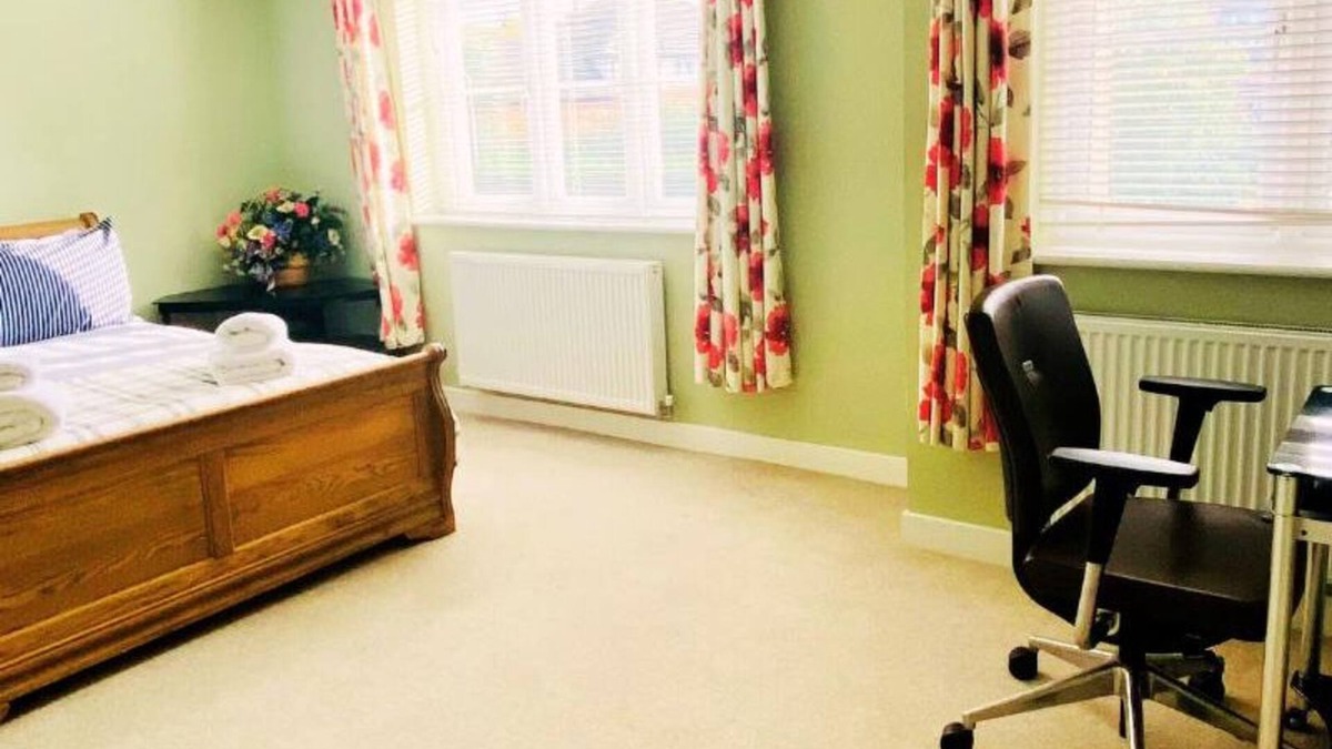 Sheerness House | Spacious 4 Bedroom Home With Free Wi-Fi, And Free Parking on The Isle Of Sheppey