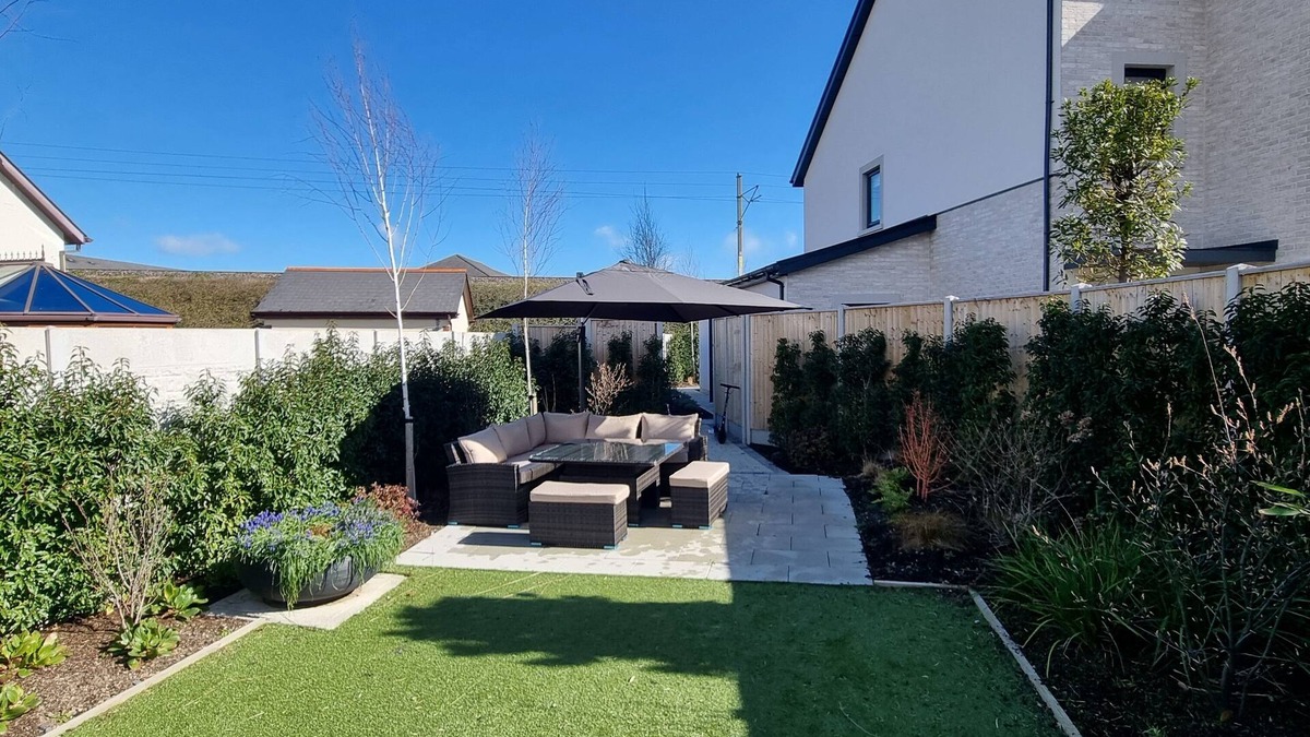 Greystones House | Spacious 4-bedroom house with south facing garden in tranquil Greystones WiFi