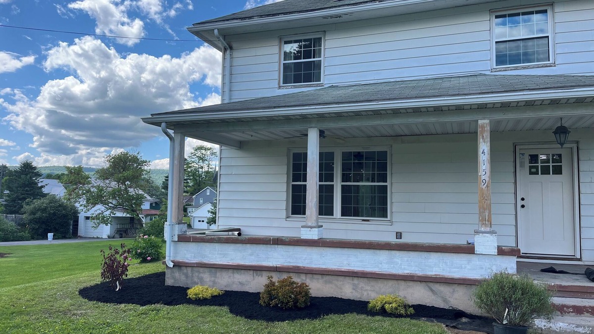 Belleville House | Spacious 4-bedroom house in lovely Belleville with WiFi, AC
