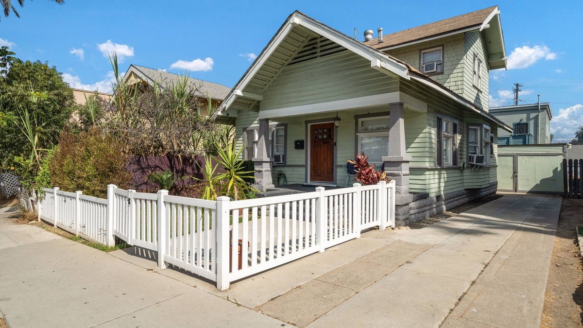 Willmore House | Spacious 4 Bedroom Home in Downtown Long Beach