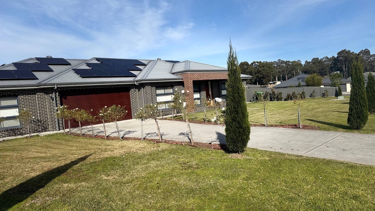 Kitchener House | Spacious 4-bedroom home in half acre. Premiumfamily friendly estate in Kitchener