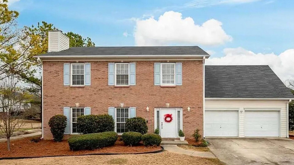 Siluria House | Spacious 4-bedroom house in charming Alabaster with WiFi, AC