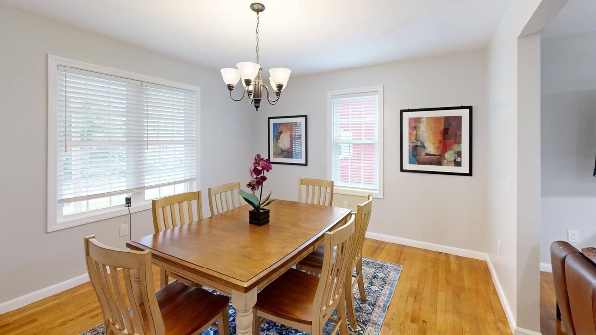 Worcester House | Spacious 4-bedroom house in charming Worcester with AC, WiFi