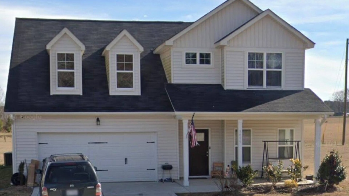 Sanford House | Spacious 4-bedroom home centrally located near Raleigh-Durham and Fayetteville