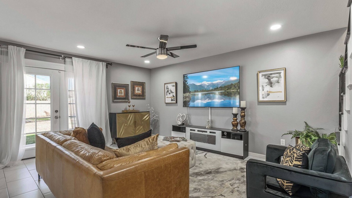 Avondale House | Spacious 4-bedroom house in charming Avondale with AC, WiFi