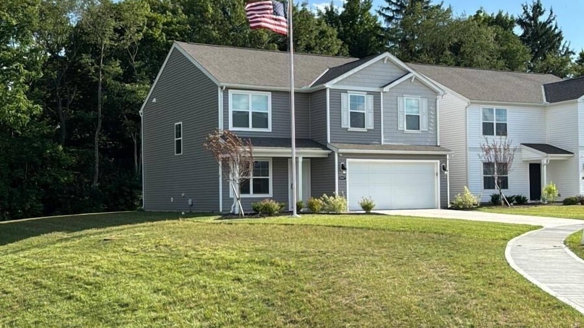 Summit Station House | Spacious 4-bedroom house in enjoyable Columbus with WiFi, AC