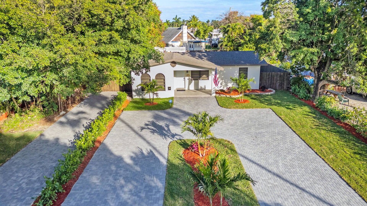 Homestead House | Spacious 4-bedroom house in family friendly Homestead FL