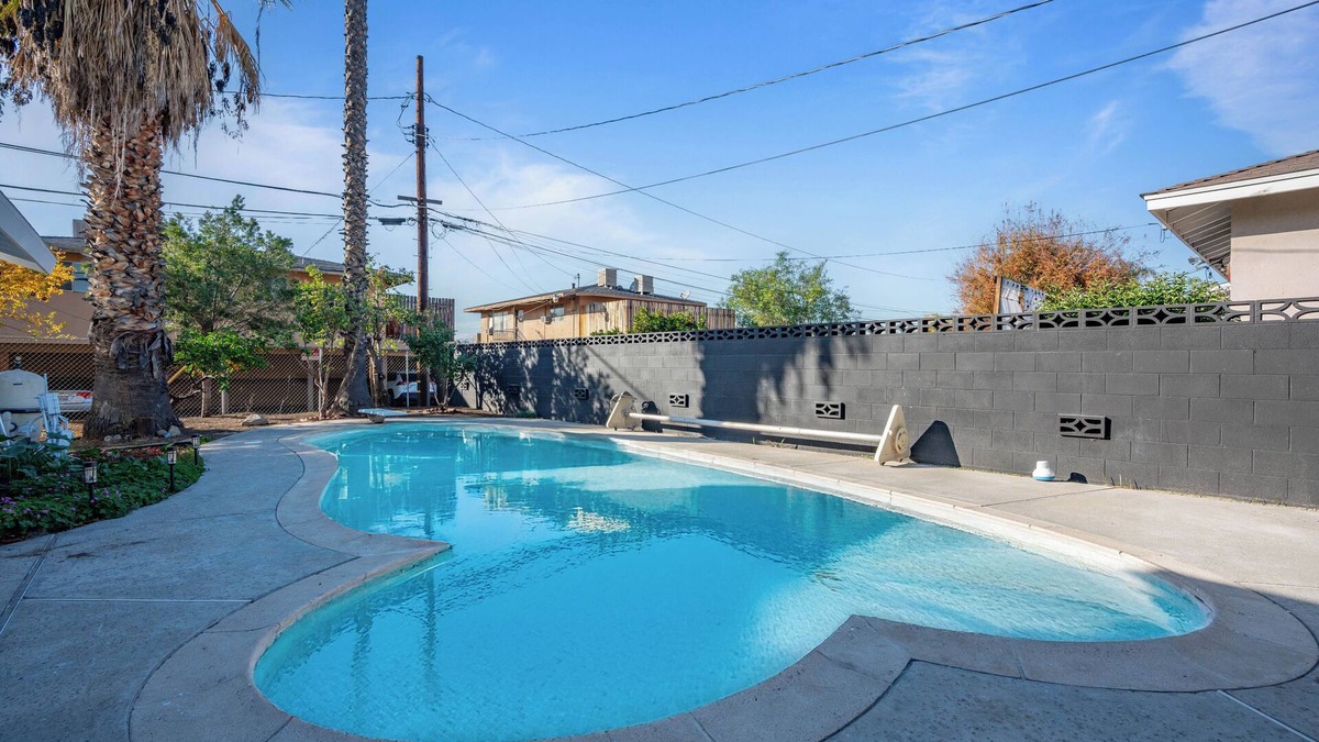 Redlands House | Spacious 4-bedroom house in gorgeous Redlands with Pool& BBQ