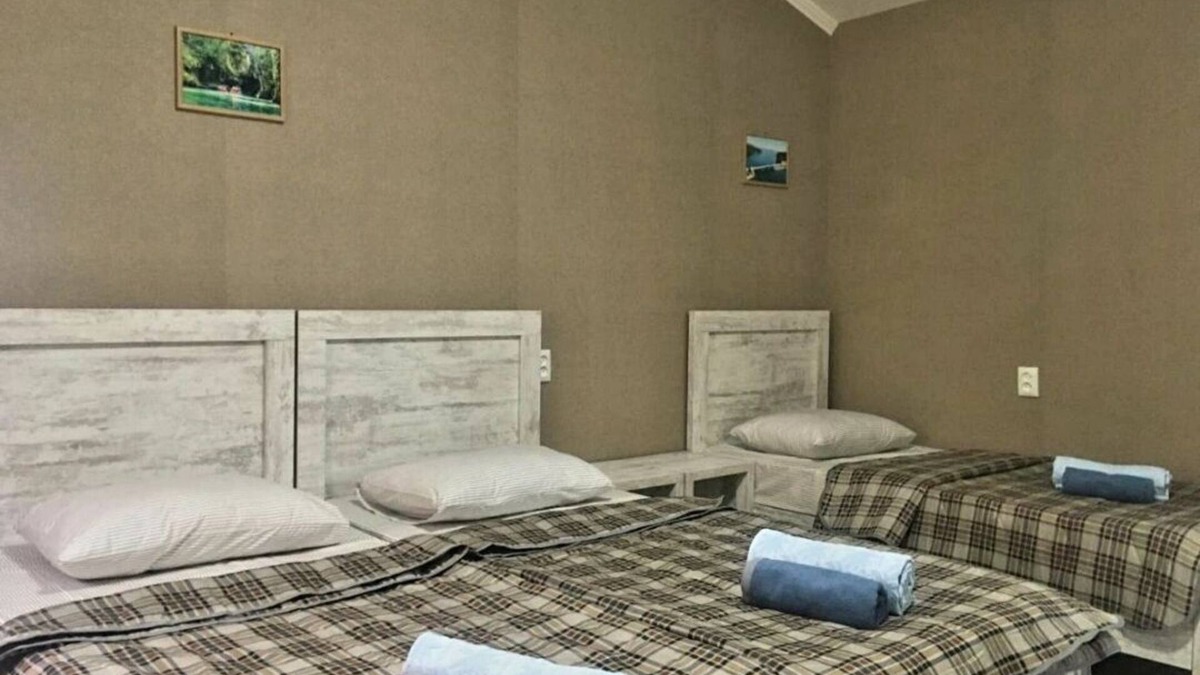 Kutaisi House | Spacious 4-bedroom house in charming Kutaisi with WiFi, AC