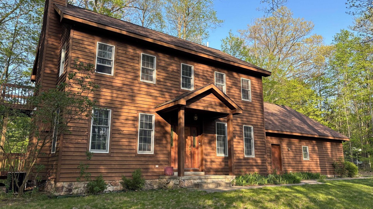 Bellaire House | Spacious 4-bedroom house in beautiful Bellaire with WiFi, AC