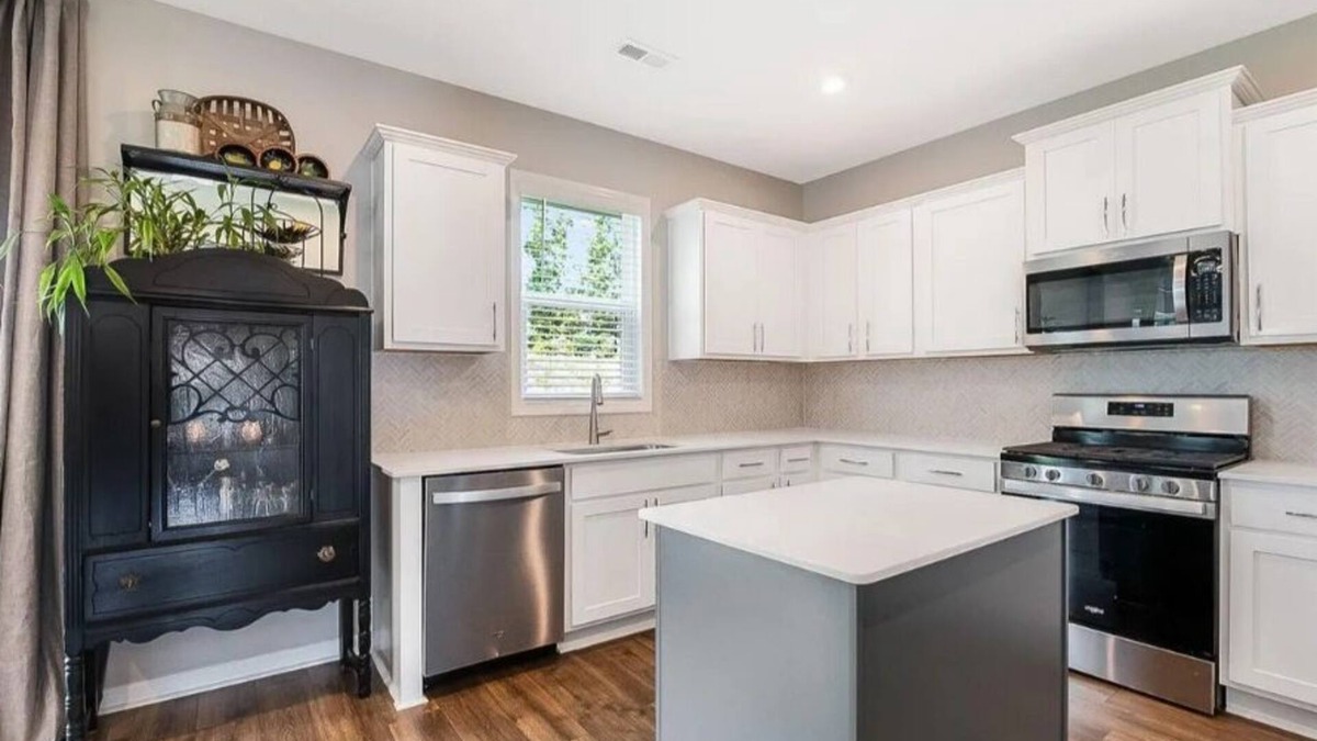Clayton House | Spacious 4-bedroom house with AC and WiFi in tranquil Clayton