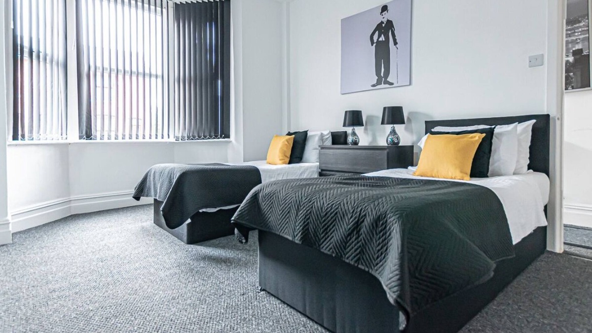 Leigh House | Spacious 4-Bedroom House in Wigan – Free Parking & Wi-Fi | Long Stays Welcome