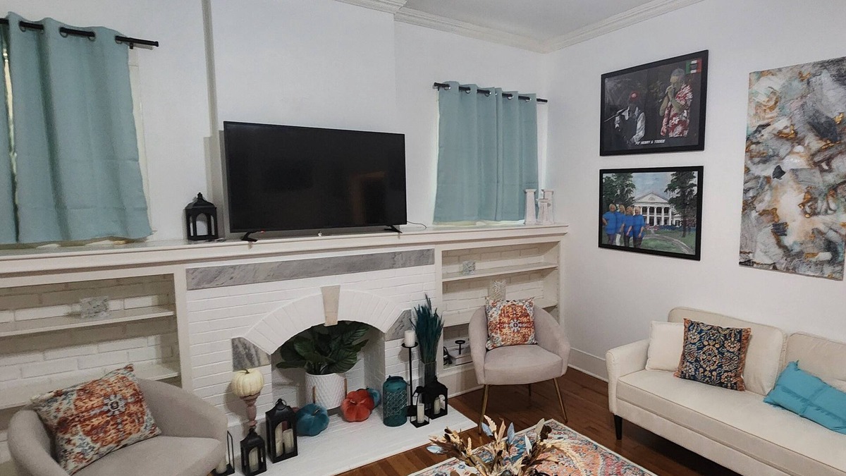 Monroe House | Spacious 4-bedroom house in the heart of the Garden District with ample parking.