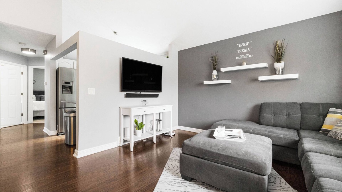Omaha House | Spacious 4-bedroom house in the heart of West Omaha close to EVERYTHING