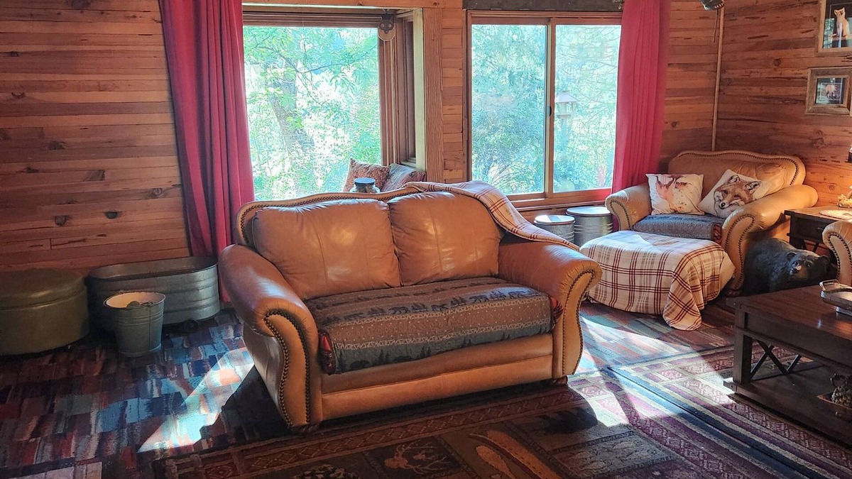 Quincy House | Spacious 4-bedroom house in charming Quincy with AC, WiFi
