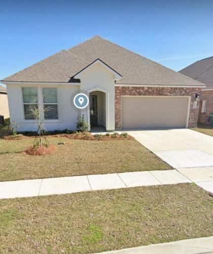 Slidell House | Spacious 4-bedroom house with WiFi, in peaceful Slidell with Lake in backyard