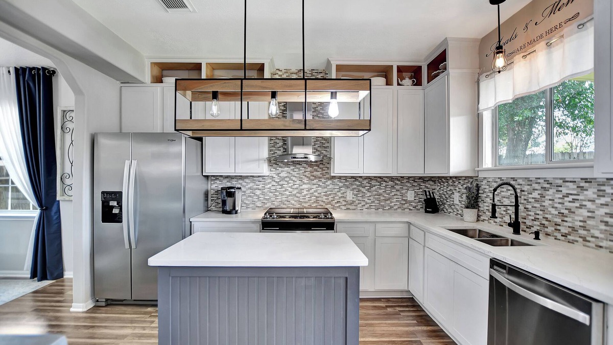 Spring House | Spacious 4-bedroom house Near Exxon, The Woodlands, Airport