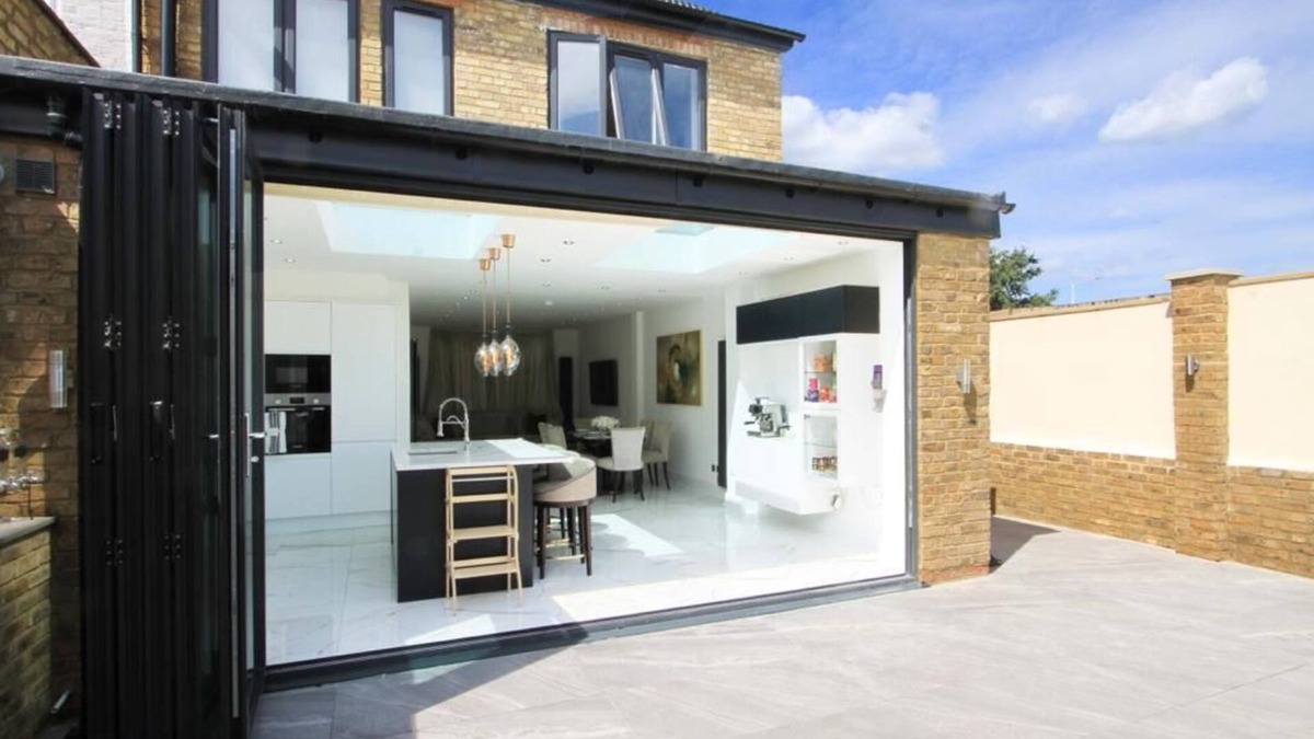 Uxbridge South House | Spacious 4-Bedroom in Uxbridge close to Heathrow, Legoland and Windsor Castle