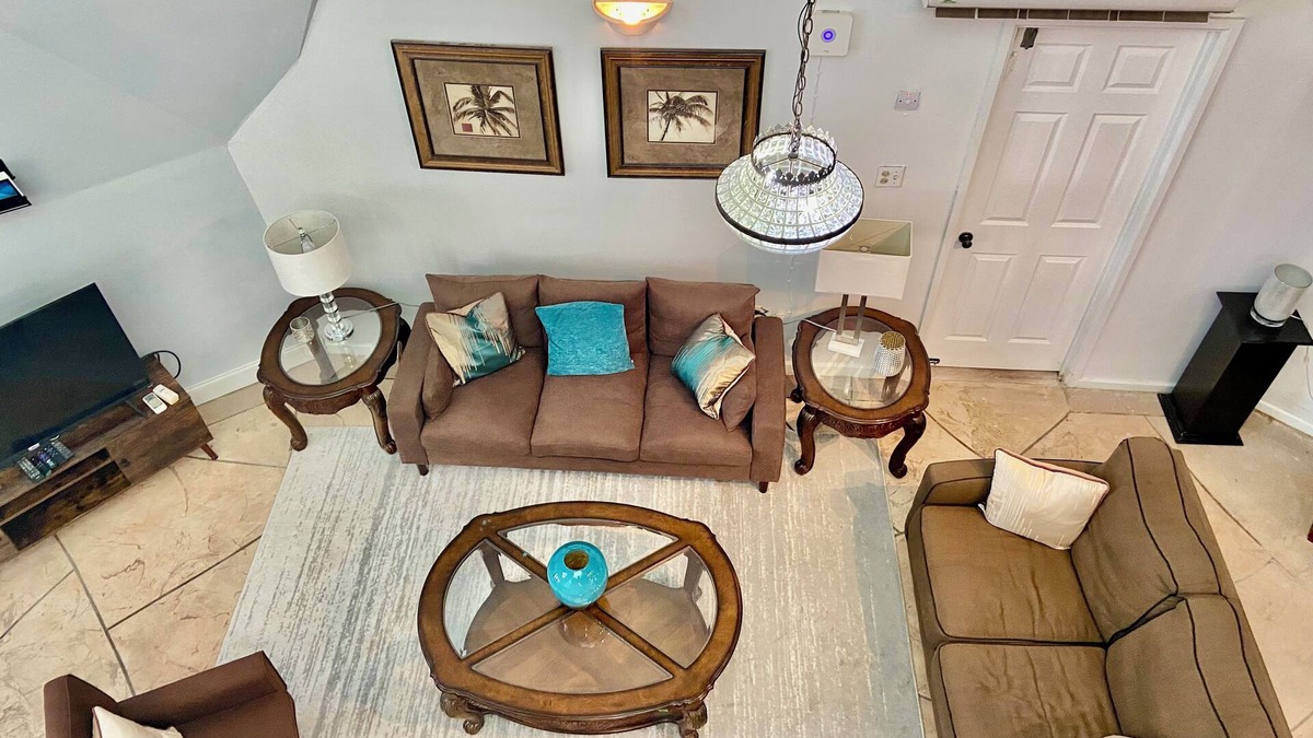 Frigate Bay House | Spacious 4-Bedroom House with Cathedral Ceilings and Spa tub in Frigate Bay.