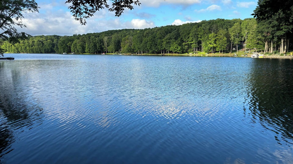 Treasure Lake House | Spacious 4-bedroom lakehouse with plenty of room for the group to enjoy the lake