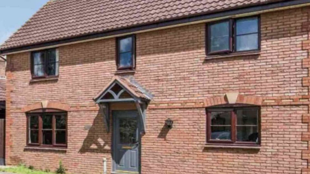 Clyst St Mary House | Spacious 4 Bedroom Property With Plenty Room of off Road Parking