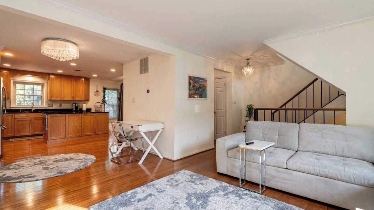 Oakton House | Spacious 4-bedroom townhome in Oakton with AC, WiFi