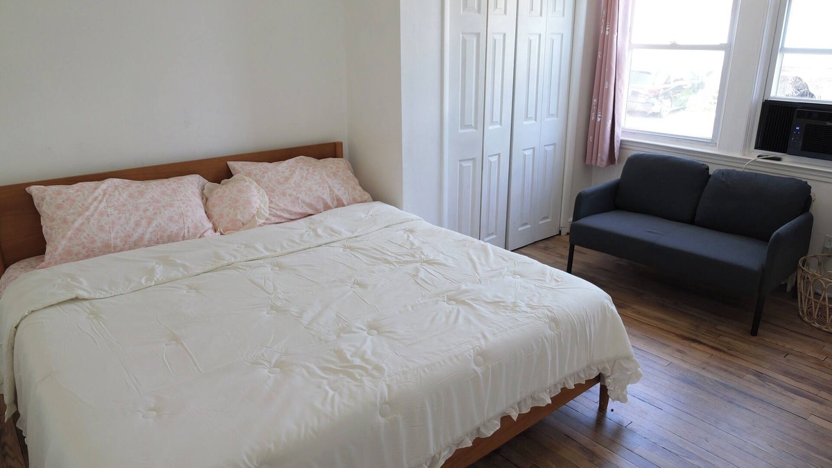 Catonsville House | Spacious 4-bedroom townhome in fabulous Baltimore/Catonsville with WiFi, AC