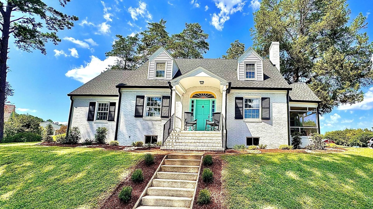 Clarksville House | Spacious 4 bedroom, 4 bathroom home with lots of fun to offer for everyone