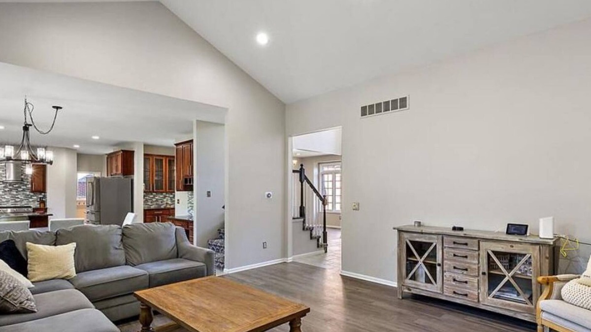Commerce Township House | Spacious 4-bedroom house with WiFi, AC in charming Commerce Twp