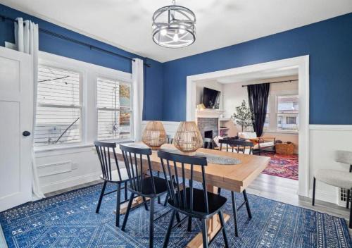 Cuyahoga Falls House | Spacious 4 Bedroom Sleeps 10 with Sauna and Hot Tub