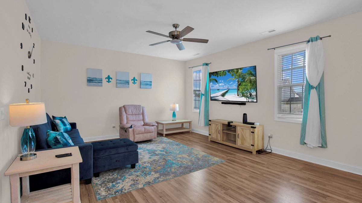 Fayetteville House | Spacious 4-bedroom house, 20 min to Fort Liberty!
