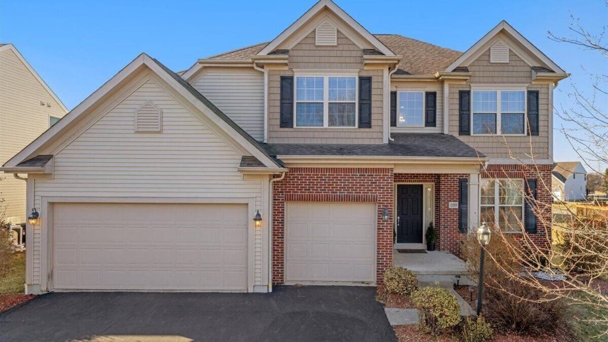 Summit Station House | Spacious 4-bedroom house in awesome Pickerington with fitness room, WiFi