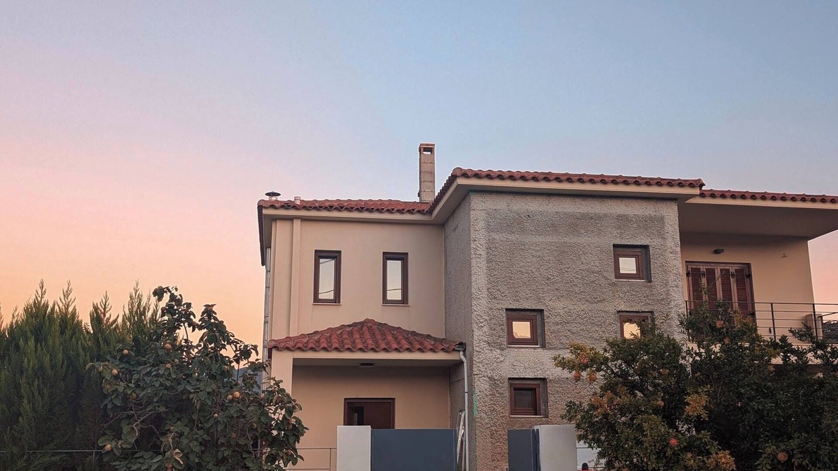 Akrata House | Spacious 4-Bedroom Villa with Garden - Family-Friendly, Near Akrata Beach