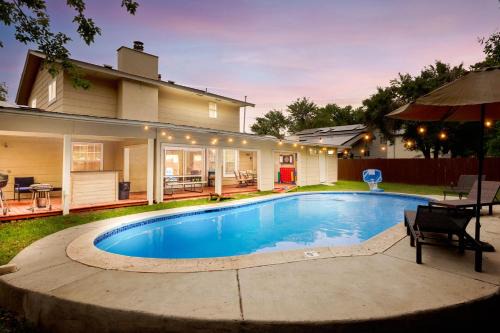 Heritage House | Spacious 4 bedroom with pool-Minutes to Seaworld and lackland AFB