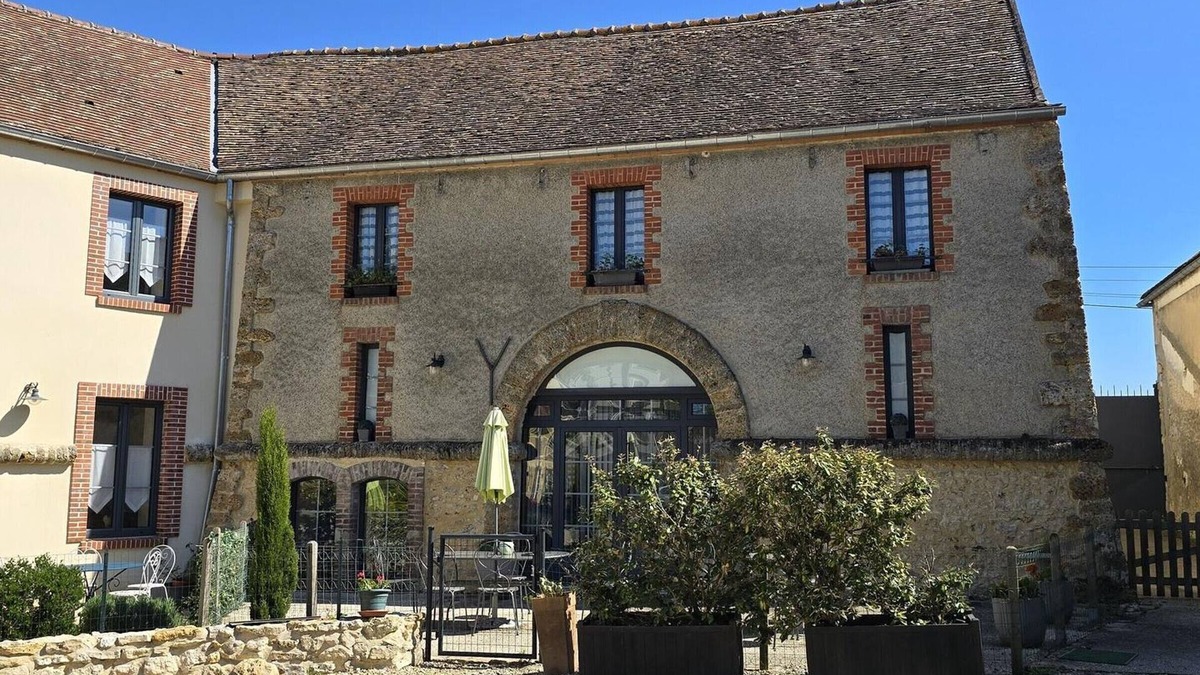 Mareil-le-Guyon Cottage | Spacious 4-BR Farmhouse with Modern Amenities Near Versailles, Paris, and Normandy