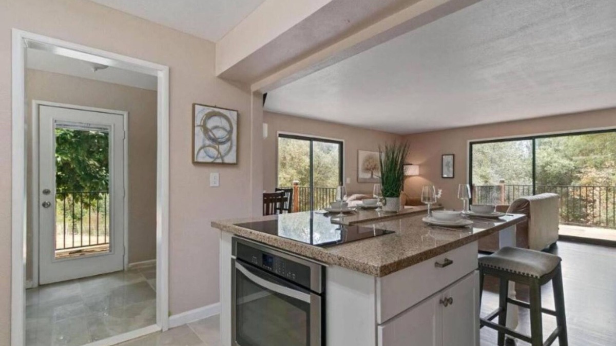 Auburn House | Spacious 4-BR Retreat in Auburn w/AC & King Bed