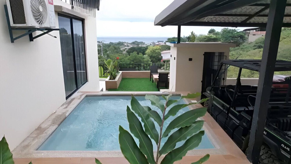 Puerto Lopez House | Spacious 4-Floor Villa with Jacuzzi, Event Terrace & Pet-Friendly Stay