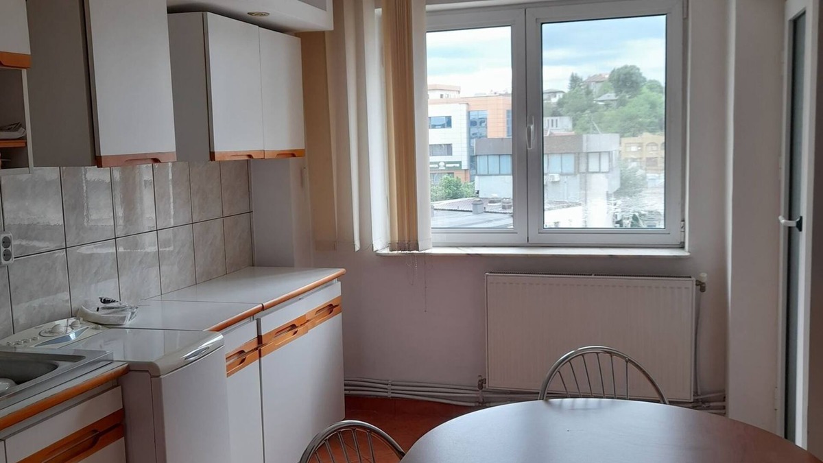 Pitesti Apartment | Spacious 4 rooms downtown apartment in Pitesti