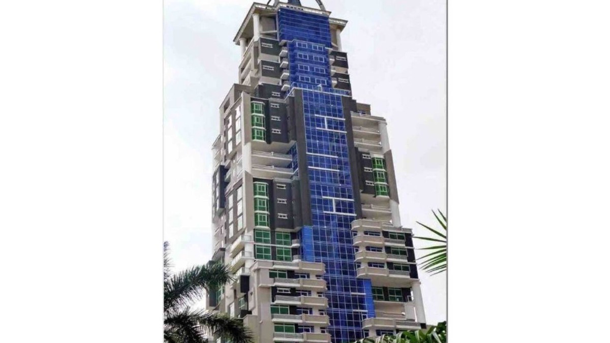 El Cangrejo Condo | Spacious 4bed/3bath condo with balcony, city views, airport pickup and breakfast