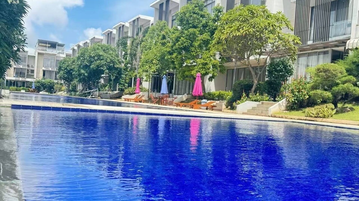 Old Jakarta Villa | Spacious 4bedroom villa with WiFi, fitness room in charming Jakarta