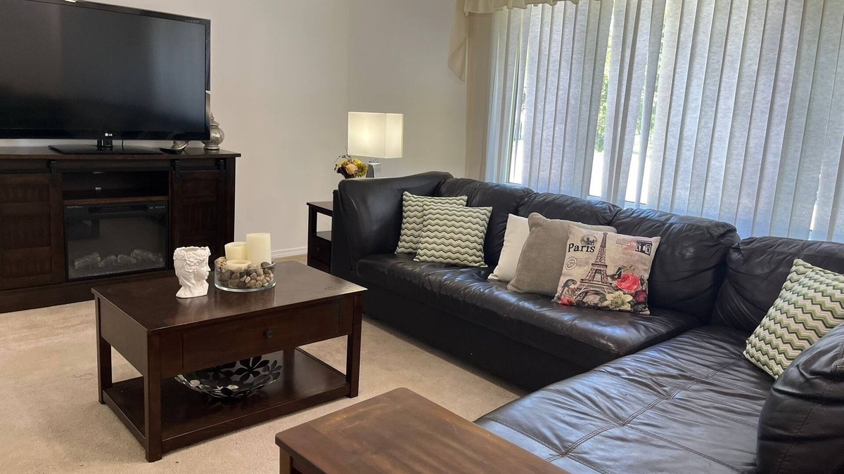 Brandon House | Spacious 4BedroomHome with Modern Amenities and ScenicViews perfect for Families