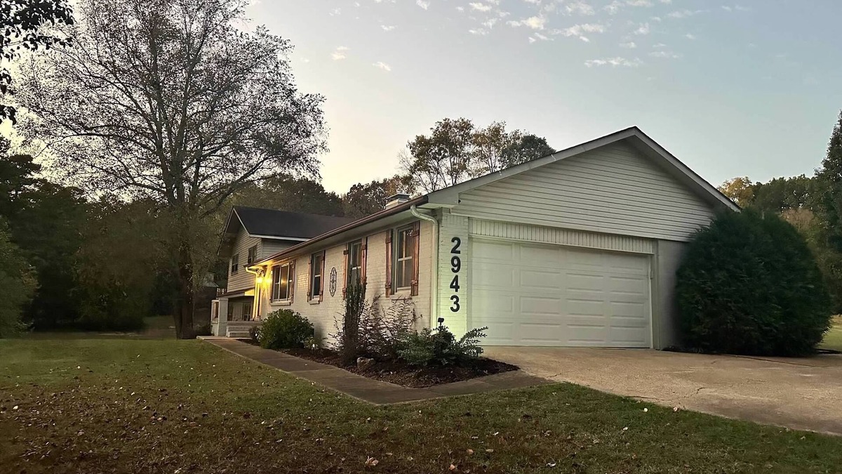 Jackson House | Spacious 4BR & 3BA, Sleeps 12 - 2900 Sq Ft